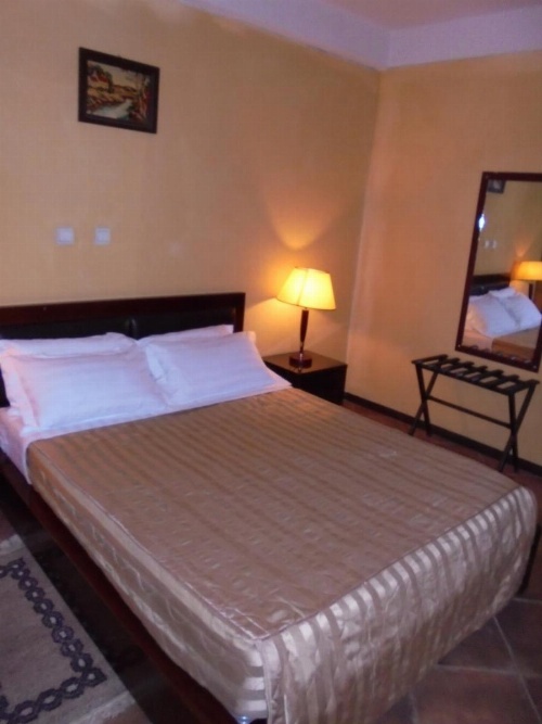 The lions den hotel image 10