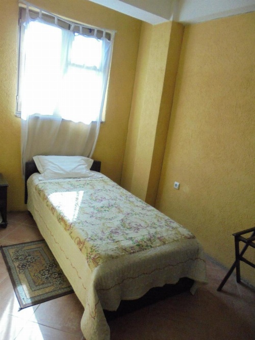 The lions den hotel image 17