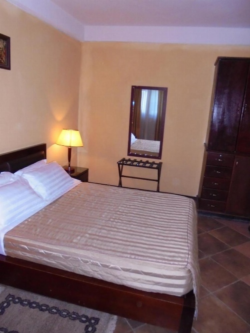 The lions den hotel image 18