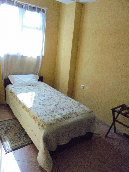 The lions den hotel image 19