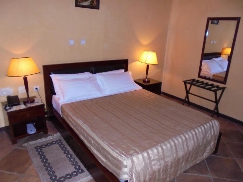 The lions den hotel image 21