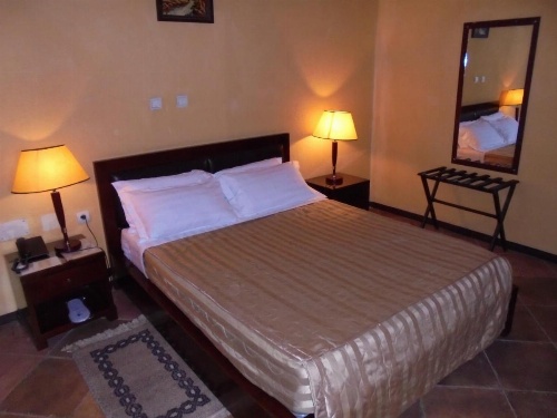 The lions den hotel image 25